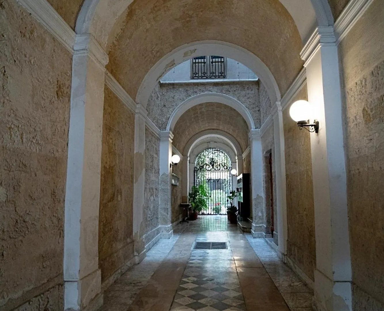 Leitmotiv Ospitality House Villa Bari 0*,